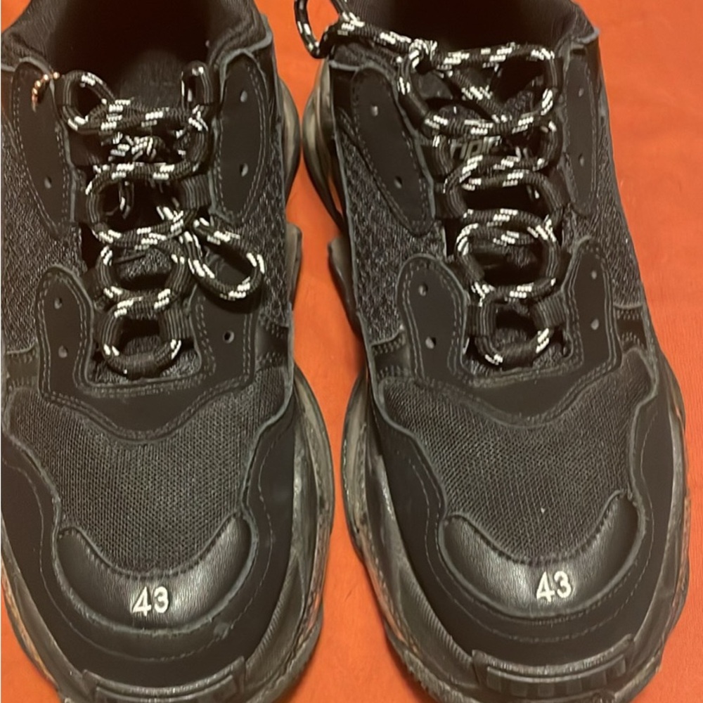 Balenciaga Men's Black and White Sneakers - Picture 4 of 4